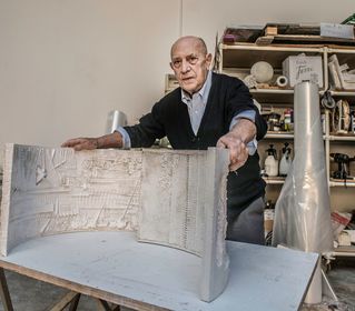Addio ad Arnaldo Pomodoro: ricordiamo il maestro con un viaggio nel suo labirinto milanese Addio ad Arnaldo Pomodoro: ricordiamo il maestro con un viaggio nel suo labirinto milanese