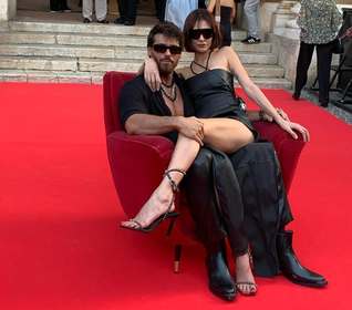 Can Yaman e Sara Bluma, il red carpet (e il bacio)