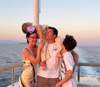 Orlando Bloom in vacanza con Katy Perry e i due figli Flynn e Daisy Orlando Bloom in vacanza con Katy Perry e i due figli Flynn e Daisy
