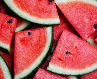 Anguria, un frutto che diventa mood dell’estate