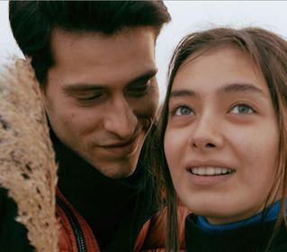 Con Neslihan Atagul di "Endless Love" Con Neslihan Atagul di "Endless Love"