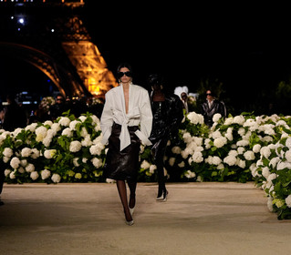 Paris Fashion Week SS26: Saint Laurent, quando la femminilità è decisa e seducente
